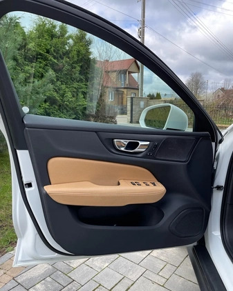 Volvo V60 Cross Country cena 122000 przebieg: 87237, rok produkcji 2019 z Białystok małe 781